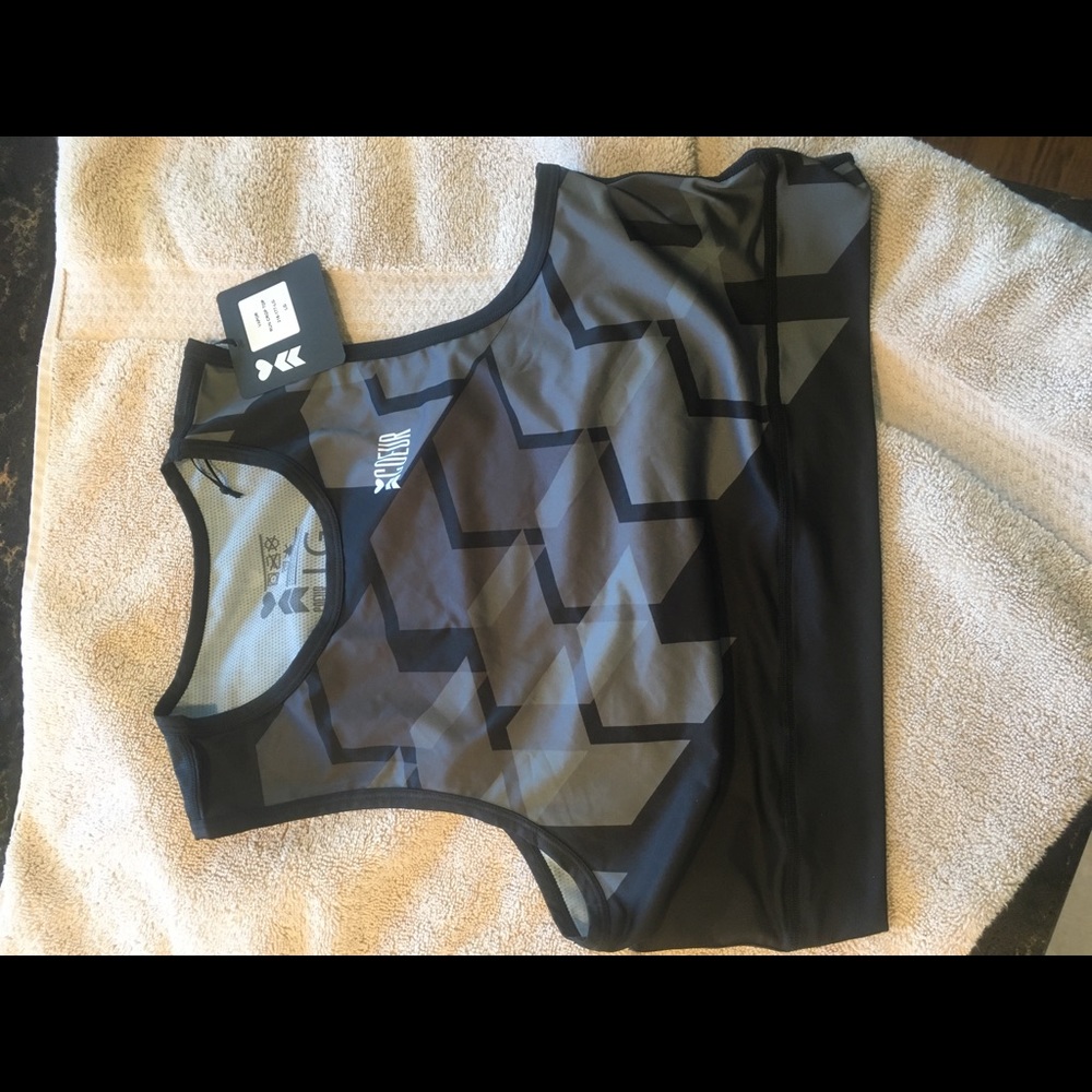 Coeur Sports Vapor Run Crop Top Size Lg NWT 🖤🤍